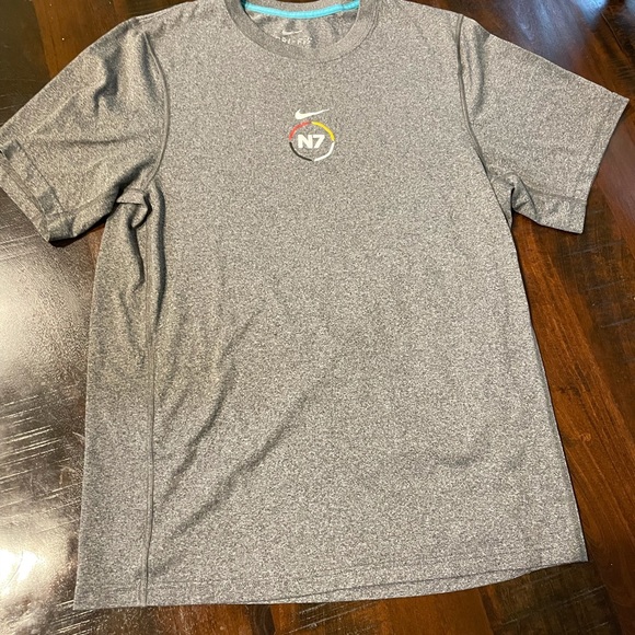 Nike Short Sleeve Shitt - Picture 2 of 2